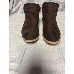 Cisco Kid Bootie Size 10 Dark‎ Brown Suede 1 Inch Heel. Womens.
